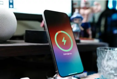 达川苹果15换屏服务分享用什么充电器给iPhone15充电更好 